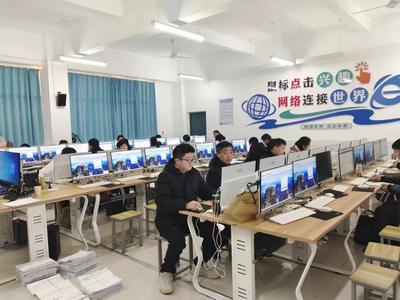 泗縣創(chuàng)新開展“行業(yè)評(píng)價(jià)”，以網(wǎng)絡(luò)技術(shù)服務(wù)推動(dòng)初級(jí)職稱陽(yáng)光評(píng)審
